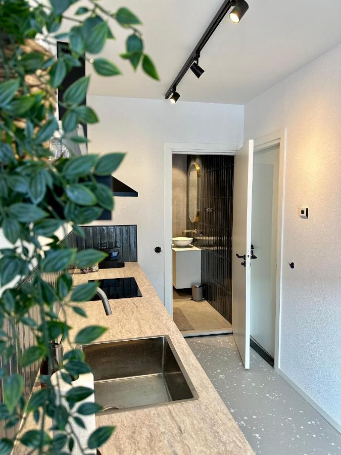 Luuma Studio's -private Parking-
