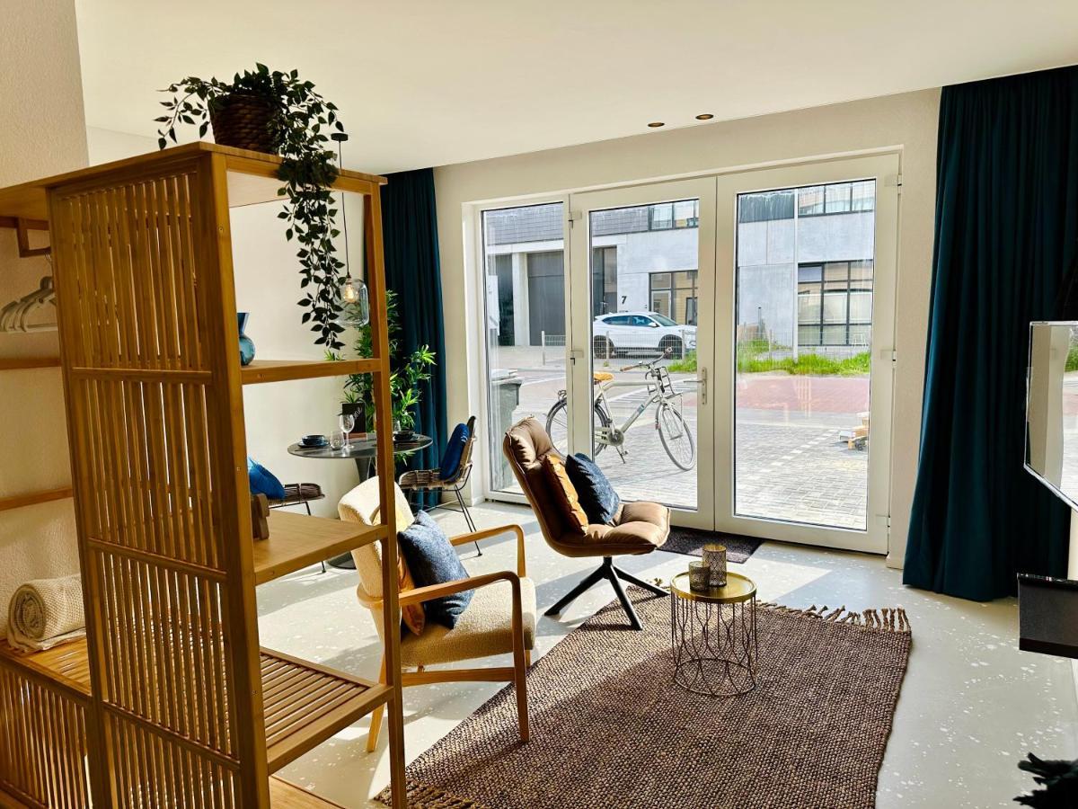 Luuma Studio's -private Parking-